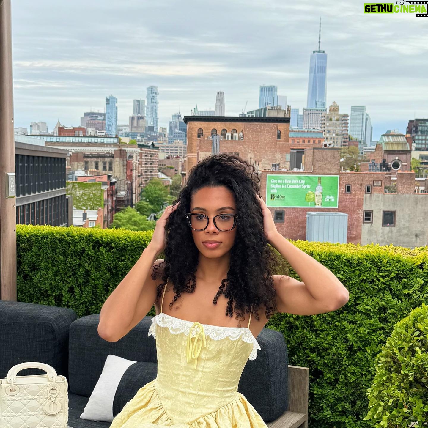 Ana Giulia Zortea Instagram - Taurus season but the star all year round #24