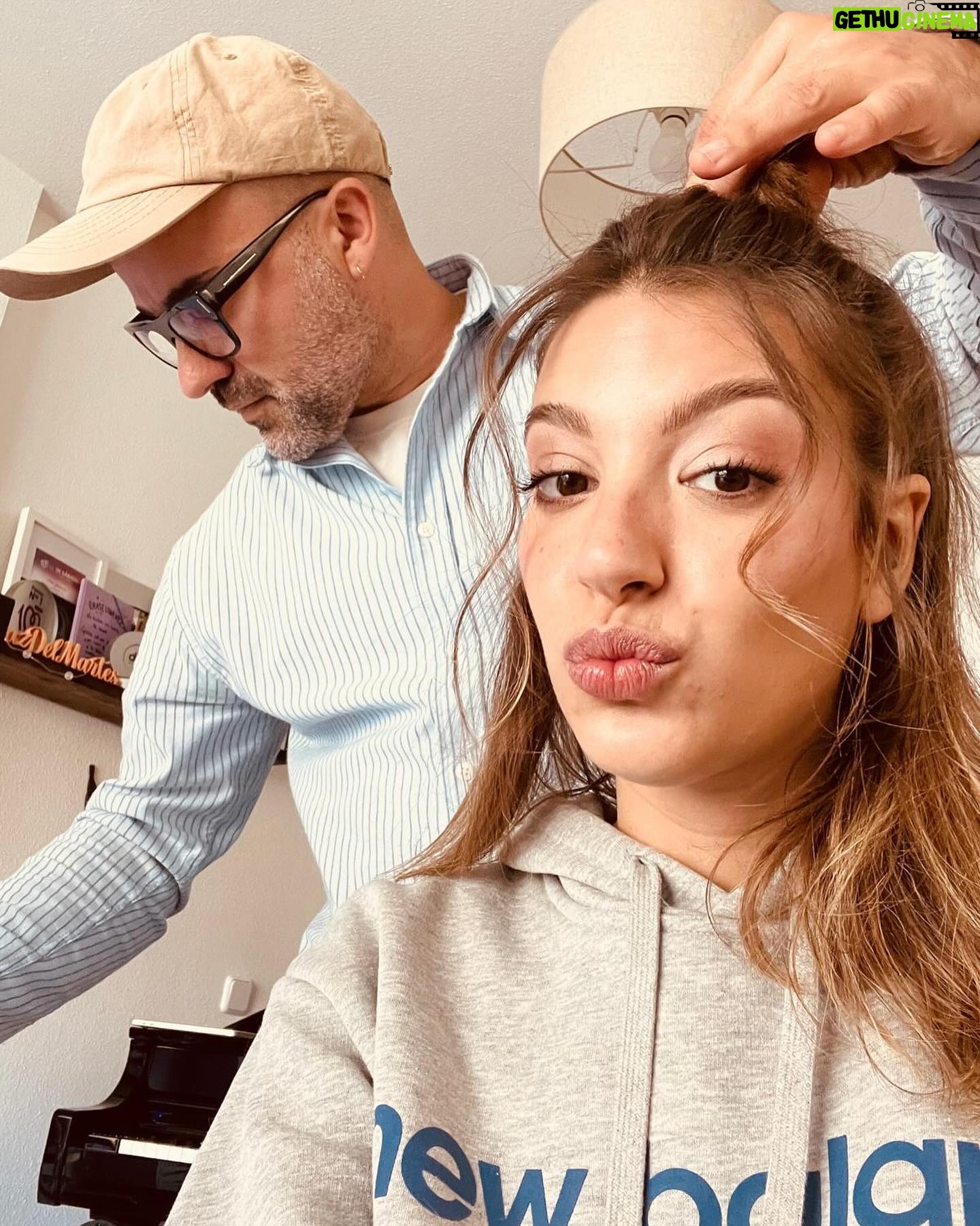 Ana Guerra Instagram - El otro día en la premier de @locomiaoficial Gracias! @yslbeauty #makeuplook #yslbeauty @jesus_pyn @sandrononna por dejarme bellisimaaaaaaa 🩵🩵🩵