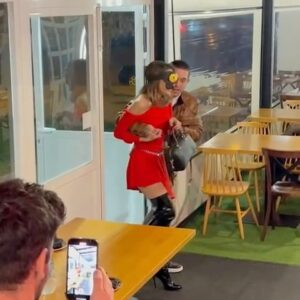 Ana Guerra Instagram - Bienvenidxs al mejor cumple de mi vida. 
🥳🥳🥳🥳
Gracias a mi querido @lalias3 por saber mejor que yo lo que es perfecto para mi. 
Qué ganas de casarme contigo… 🫶🏼🫶🏼🫶🏼
Gracias a todxs por el viaje express, me habéis hecho inmeeeeeeeensamente feliz ♥️🥹♥️