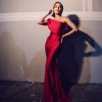 Ana Isabelle Instagram - ¡Qué nada ni nadie apague tu luz!✨❤️ . #aboutlastnight Vestido @droyalbride Joyas @reinholdjewelers 💎 Hair @ivangarciabeyond Make up @mariiettt Fotógrafo @fernandovera__ . Tqm @melaniemarti 👯‍♀️ #friendsforlife