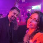 Ana Isabelle Instagram - Mi familia en #Marbella: César, Katy y Alex 😍😘‼️ . Gracias España por recibirnos tan bonito. Me han dicho que estamos #1 en @movistarplus ✨ No se pierdan los nuevos dos capítulos esta semana. . Gracias @leirayserrano 🩷