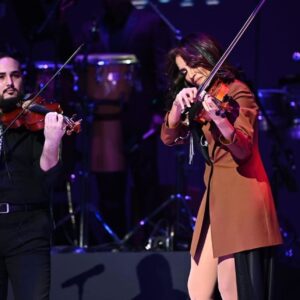 Ana Isabelle Instagram - Wow! no tengo palabras para describir lo que siento. Gracias a todos los presentes anoche en el @cbasanturce por una noche mágica e inolvidable.
.
.
@jorgecolonphotography gracias por capturar todos estos momentos. Siempre estás. 💖
.
Quiero hacer este un #appreciationpost a mis amigos y grandes diseñadores puertorriqueños por vestirme y llenar mi escenario de glamour! Los quiero.
.
@carlos_albertodisenadorpr por poner en tela mágicamente mis ideas para el Broadway medley y por diseñar con tu brillo el opening bodysuit

@luisantoniodesigner por hacerme sentir como una princesa. 

@anasofiacordero_ no solo me hiciste sentir elegante con un suite edgy de @leonardofifthavenue sino que también vestiste a mis músicos, coristas y bailarines para Dime. 
.
@jeancintron mi jumpsuit romántico y sensual fue perfecto para bohemiar 
.
@drovirapr por rockear mi look AHÉ y aportar tanto durante el show backstage. 
.
@wiwiriveraa por coordinar los elementos en armonía y estar conmigo para lograr los quick changes. 
.
@reinholdjewelers toda mujer sueña con lucir sus joyas… gracias por el privilegio 🥰🥹🙏🏽
.
Mi costurera Puruca por coser el falling de Evita y mi Wicked moment  @solokosturas 🧙‍♀️
.
Glam squad: make up @mariiettt y hair @jaimejavieerpr