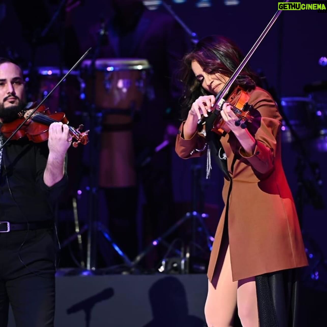 Ana Isabelle - 3.2K Likes - Wow! no tengo palabras para describir lo que siento. Gracias a todos los presentes anoche en el @cbasanturce por una noche mágica e inolvidable.
.
.
@jorgecolonphotography gracias por capturar todos estos momentos. Siempre estás. 💖
.
Quiero hacer este un #appreciationpost a mis amigos y grandes diseñadores puertorriqueños por vestirme y llenar mi escenario de glamour! Los quiero.
.
@carlos_albertodisenadorpr por poner en tela mágicamente mis ideas para el Broadway medley y por diseñar con tu brillo el opening bodysuit
@luisantoniodesigner por hacerme sentir como una princesa.
@anasofiacordero_ no solo me hiciste sentir elegante con un suite edgy de @leonardofifthavenue sino que también vestiste a mis músicos, coristas y bailarines para Dime.
.
@jeancintron mi jumpsuit romántico y sensual fue perfecto para bohemiar
.
@drovirapr por rockear mi look AHÉ y aportar tanto durante el show backstage.
.
@wiwiriveraa por coordinar los elementos en armonía y estar conmigo para lograr los quick changes.
.
@reinholdjewelers toda mujer sueña con lucir sus joyas… gracias por el privilegio 🥰🥹🙏🏽
.
Mi costurera Puruca por coser el falling de Evita y mi Wicked moment @solokosturas 🧙♀️
.
Glam squad: make up @mariiettt y hair @jaimejavieerpr