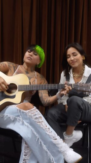 Ana Isabelle Instagram - Y voy a compartir un temazo sorpresa con la talentosa @elysanijofficial 🦋 Emocionada de tenerte como invitada en mi concierto, reina 👑Este Febrero 18 en @cbasanturce será inolvidable. Boletos en @ticketera 🎫🔥☄️
.
¿Q les parece esta versión de #Yoterecuerdo? 
Gracias @eliezer_delvalle por el video📸🎥