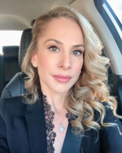 Ana Kasparian Instagram - You should come to @politicon this Saturday to watch me represent progressivism during my discussion with Tomi Lahren. It’ll be fun! #politicon2019
