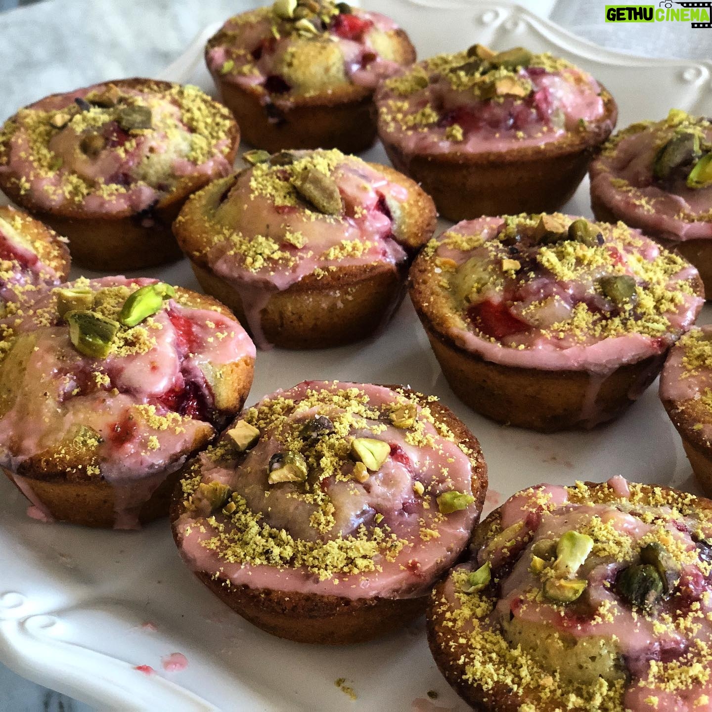 Ana Kasparian Instagram - Strawberry and pistachio financier cakes to note the only people the US works out for. Happy 4th!