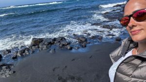 Ana La Salvia Instagram - 🥰
#Punaluʻu Beach
#hawaii 
#blacksandbeachiceland