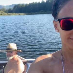 Ana La Salvia Instagram - Abrazos a todos!!!
#summer #shawniganlake