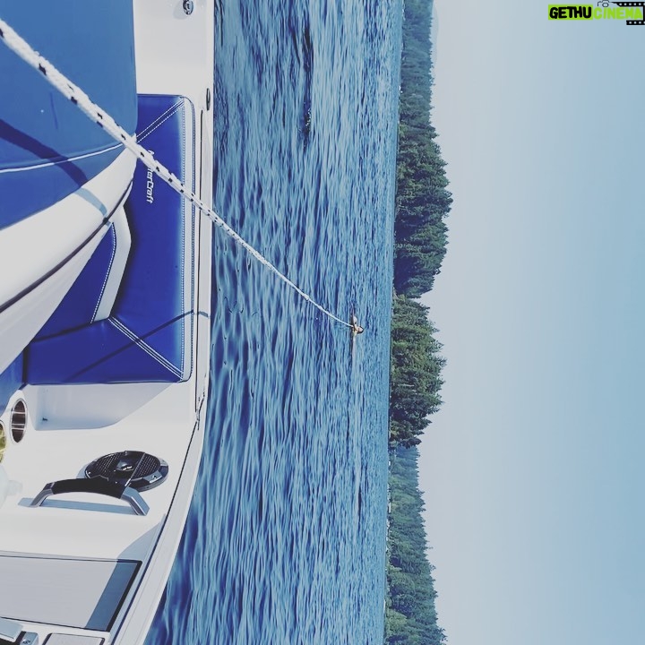 Ana La Salvia - 1.8K Likes - DĆa de esquiar en agua š„°
Besos a todos #sport #waterski #shawniganlake #canada #summer
