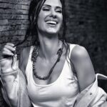 Ana La Salvia Instagram - Renovación de book para @analasalviaoficial ¡Feliz de reencontrarnos! 🙌🏻📸❤️ . Team: @beatrizsandovaloficial @arlette_sandhairstyle @isramendoza2 #shooting #analasalvia #actress #tvhost #actrizvenezolana #alexpadronphoto #fotografo #streetstyle