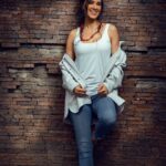 Ana La Salvia Instagram - Renovación de book para @analasalviaoficial ¡Feliz de reencontrarnos! 🙌🏻📸❤️ . Team: @beatrizsandovaloficial @arlette_sandhairstyle @isramendoza2 #shooting #analasalvia #actress #tvhost #actrizvenezolana #alexpadronphoto #fotografo #streetstyle