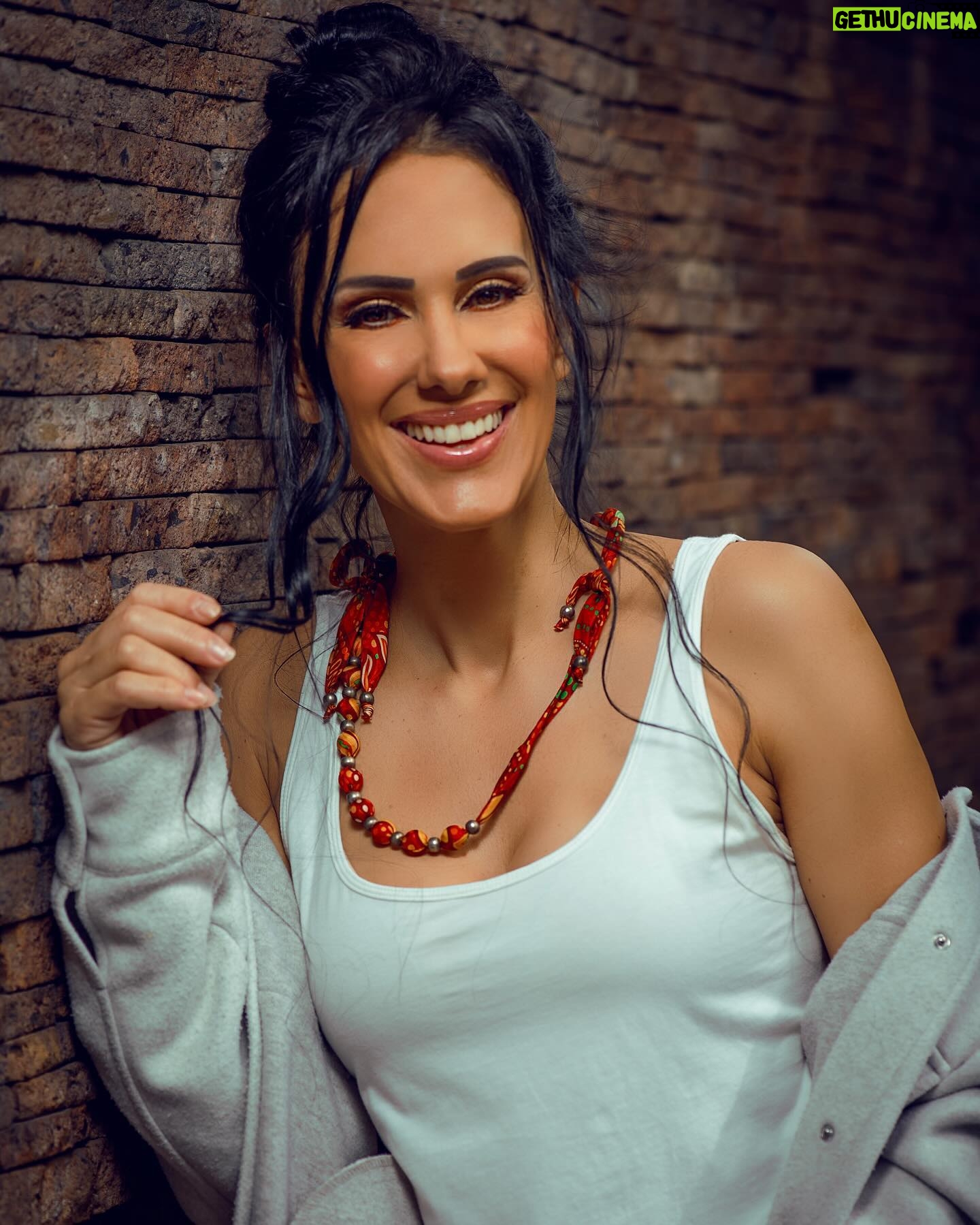 Ana La Salvia Instagram - Renovación de book para @analasalviaoficial ¡Feliz de reencontrarnos! 🙌🏻📸❤️ . Team: @beatrizsandovaloficial @arlette_sandhairstyle @isramendoza2 #shooting #analasalvia #actress #tvhost #actrizvenezolana #alexpadronphoto #fotografo #streetstyle