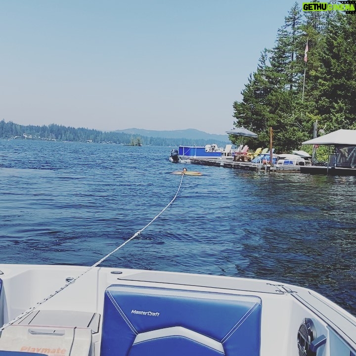 Ana La Salvia - 1.8K Likes - DĆa de esquiar en agua š„°
Besos a todos #sport #waterski #shawniganlake #canada #summer