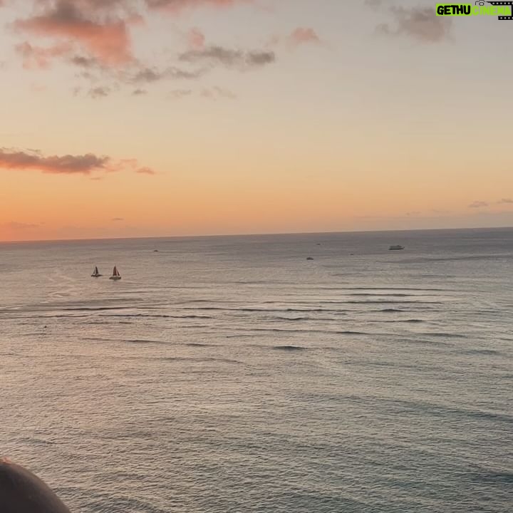 Ana La Salvia - 8.7K Likes - #honolulu #hawaii #beach