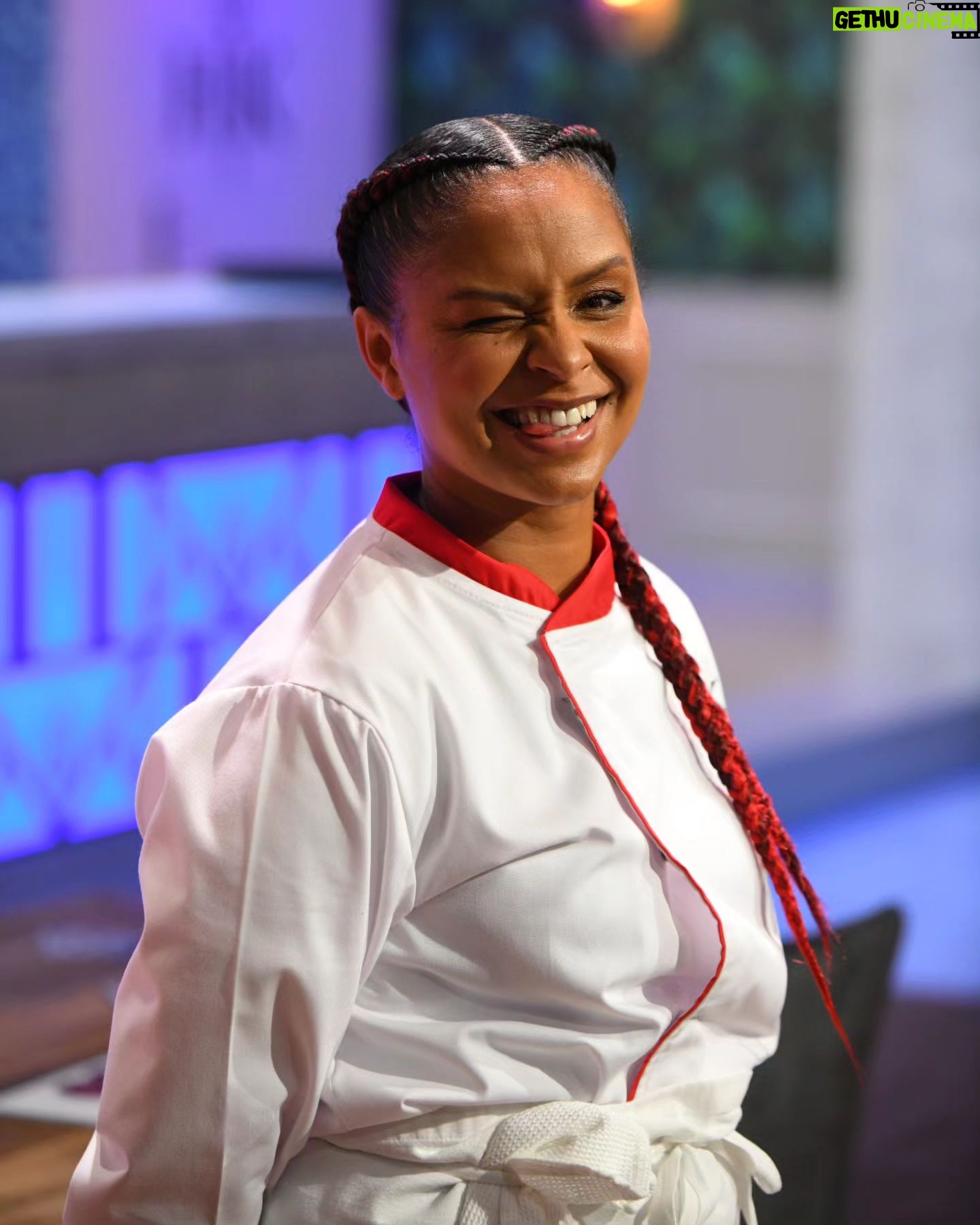 Ana Marta Ferreira Instagram - E hojeeee temos mais Hell's Kitchen e as energias vão estar ao rubro 🔥🔥🔥 E a nossa @claudiasemedo que pôs as tranças da cor da melhor equipa?? 😂😍 épica sempre Encontramo-nos logo à noite??? @sicoficial