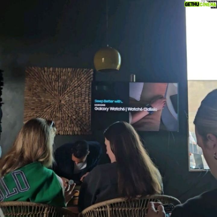 Ana Marta Ferreira Instagram - • SAMSUNG Wellness Retreat • Muito obrigada @samsungportugal por ter tido a oportunidade de estar neste retiro. Perceber a importância de um bom sono e perceber como influencia a nossa vida no geral, e nada melhor que o Galaxy Watch 6 e Watch 6 Classic para ajudar a analisar as fases do nosso sono. E que bela surpresa @praiadocanal, local perfeito para o que vivemos 🧘🏼♀️ @samsung #SamsungWellnessRetreat
