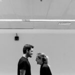 Ana Marta Ferreira Instagram - Hoje ainda é nosso, amanhã é de todos. Que viagem. Espetáculo "Temos Apenas o Presente" 13 14 de Outubro 2023 Pequeno Auditório - CCB teatro | aprox. 60’ | 16 anos [equipa]: MANUELA MARQUES – direção artística e texto ANA MARTA FERREIRA e FILIPE MATOS – interpretação RITA NUNES – realização DIOGO DIAS JOÃO – cenografia MANUEL ABRANTES – desenho de luz JOÃO HASSELBERG – fotografia e sonoplastia TOMÁS GOUVEIA – grafismos LYSANDRA DOMINGUES – produção executiva LEONOR FONSECA – assessoria de comunicação e fotografia de cena JOÃO TIMÓTEO – coordenação técnica audiovisual PETER MICHAEL DIETZ – Laboratório de Corpo Cénico EVA TECEDEIRO – tradução DUARTE BERNARDO, GONÇALO SILVA, JOÃO NOBRE, LUÍS EDUARDO GRAÇA, MATILDE GONÇALVES – equipa de filmagem má-da-faca – produção [apoios]: @dg.artes @tempsdimageslisboa @ccbelem @cem_centroemmovimento @ccmalaposta @eticoficial @graffenberg.co @parqmag EMAV – Empresa de Meios Audiovisuais [agradecimentos]: Ana Apolinário, Ana do Carmo, Cristina Vilhena, Elisabete Massano, José António, Leonor Fonseca, Leonardo Marques, Maria João Fiuza, Mariana Brandão, Patrícia Ascensão, Paula Morais, Sérgio Baptista, Sofia Neuparth 📸 @leonorfonseca