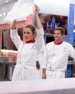 Ana Marta Ferreira Instagram - Sou suspeita maaaaassssss o @hellskitchenportugal está épico!!!!! E ainda agora começou 🥹🥹🥹 Quero saber tudo!!! Quem viu? Quem não viu?? Quem amou!!! Quem gostou??? Afinal o chef @ljubostanisic faz mesmo imitações perfeitas 😂😂😂 E que MARAVILHOSA equipa que me calhou!!!! ❤️ @sicoficial