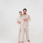 Ana Marta Ferreira Instagram - Espetáculo "Temos Apenas o Presente" 13 14 de Outubro 2023 Pequeno Auditório - CCB teatro | aprox. 60’ | 16 anos [equipa]: MANUELA MARQUES – direção artística e texto ANA MARTA FERREIRA e FILIPE MATOS – interpretação RITA NUNES – realização DIOGO DIAS JOÃO – cenografia MANUEL ABRANTES – desenho de luz JOÃO HASSELBERG – fotografia e sonoplastia TOMÁS GOUVEIA – grafismos LYSANDRA DOMINGUES – produção executiva LEONOR FONSECA – assessoria de comunicação e fotografia de cena JOÃO TIMÓTEO – coordenação técnica audiovisual PETER MICHAEL DIETZ – Laboratório de Corpo Cénico EVA TECEDEIRO – tradução DUARTE BERNARDO, GONÇALO SILVA, JOÃO NOBRE, LUÍS EDUARDO GRAÇA, MATILDE GONÇALVES – equipa de filmagem má-da-faca – produção [apoios]: @dg.artes @tempsdimageslisboa @ccbelem @cem_centroemmovimento @ccmalaposta @eticoficial @graffenberg.co @parqmag EMAV – Empresa de Meios Audiovisuais [agradecimentos]: Ana Apolinário, Ana do Carmo, Cristina Vilhena, Elisabete Massano, José António, Leonor Fonseca, Leonardo Marques, Maria João Fiuza, Mariana Brandão, Patrícia Ascensão, Paula Morais, Sérgio Baptista, Sofia Neuparth