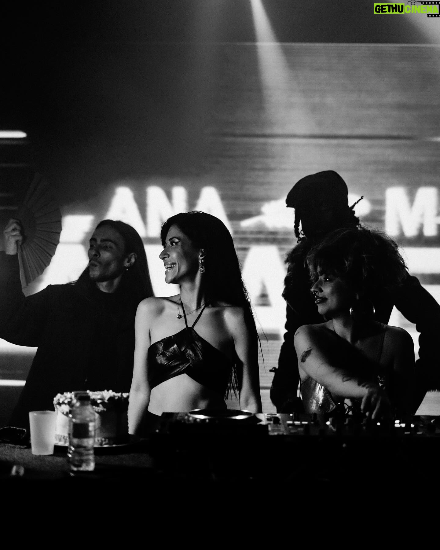 Ana Moura - 9.5K Likes - 🥲 Muito muito obrigada pela festa e por cada pessoa que fez parte dela 💘 #lávaiela