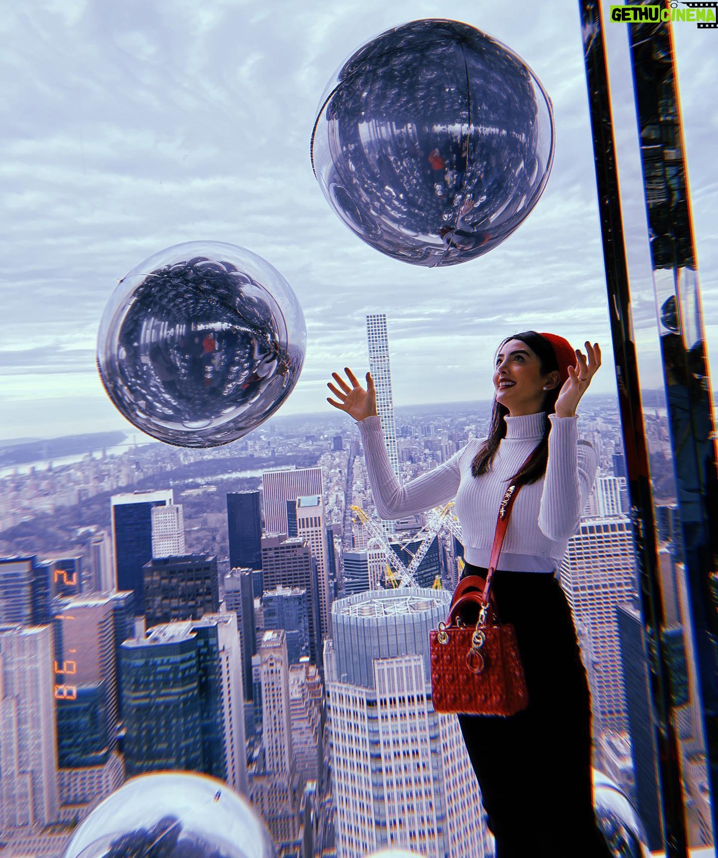 Ana Pau Castell Instagram - She’s… ✨a New York girl ✨ Me di cuenta que no había subido nada del viaje así que les dejo este top 10 de mis fotos favoritas 💙🌃