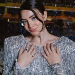 Ana Pau Castell Instagram - 𝒮𝒽𝒾𝓃𝒾𝓃𝑔 𝒷𝓇𝒾𝑔𝒽𝓉 𝓁𝒾𝓀𝑒 𝒶 𝒹𝒾𝒶𝓂𝑜𝓃𝒹 💎🩵!! Photo dump de esta experiencia tan divina con @theofficialpandora …la última foto es la más divertida!! estamos in love byeee ✨ #PandoraTakesRio #PandoraSquad24 #PandoraInRio . . . . . #publidad