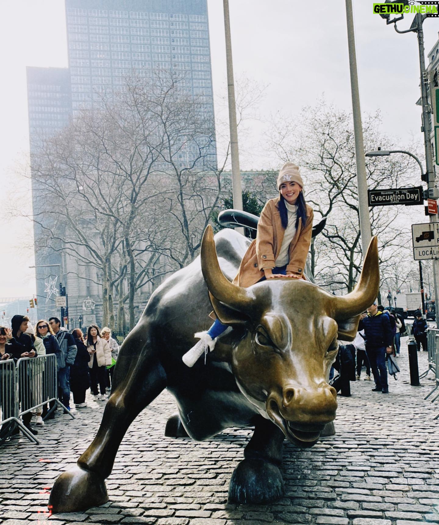 Ana Pau Castell Instagram - She’s… ✨a New York girl ✨ Me di cuenta que no había subido nada del viaje así que les dejo este top 10 de mis fotos favoritas 💙🌃