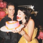Ana Pau Castell Instagram - birthday party 🌙 Que día acompañada de los que más quiero, sin ustedes no hubiera sido lo mismo…muchas gracias 🥹: 📸: @by.ikeer globitos: @karenalmarazevents glam: @foriu.mx sushi: @mrsushimex taquitos: @elburrohermoso dulces: @monchitos_barrasnacks pastel: @thecakeheavenmx