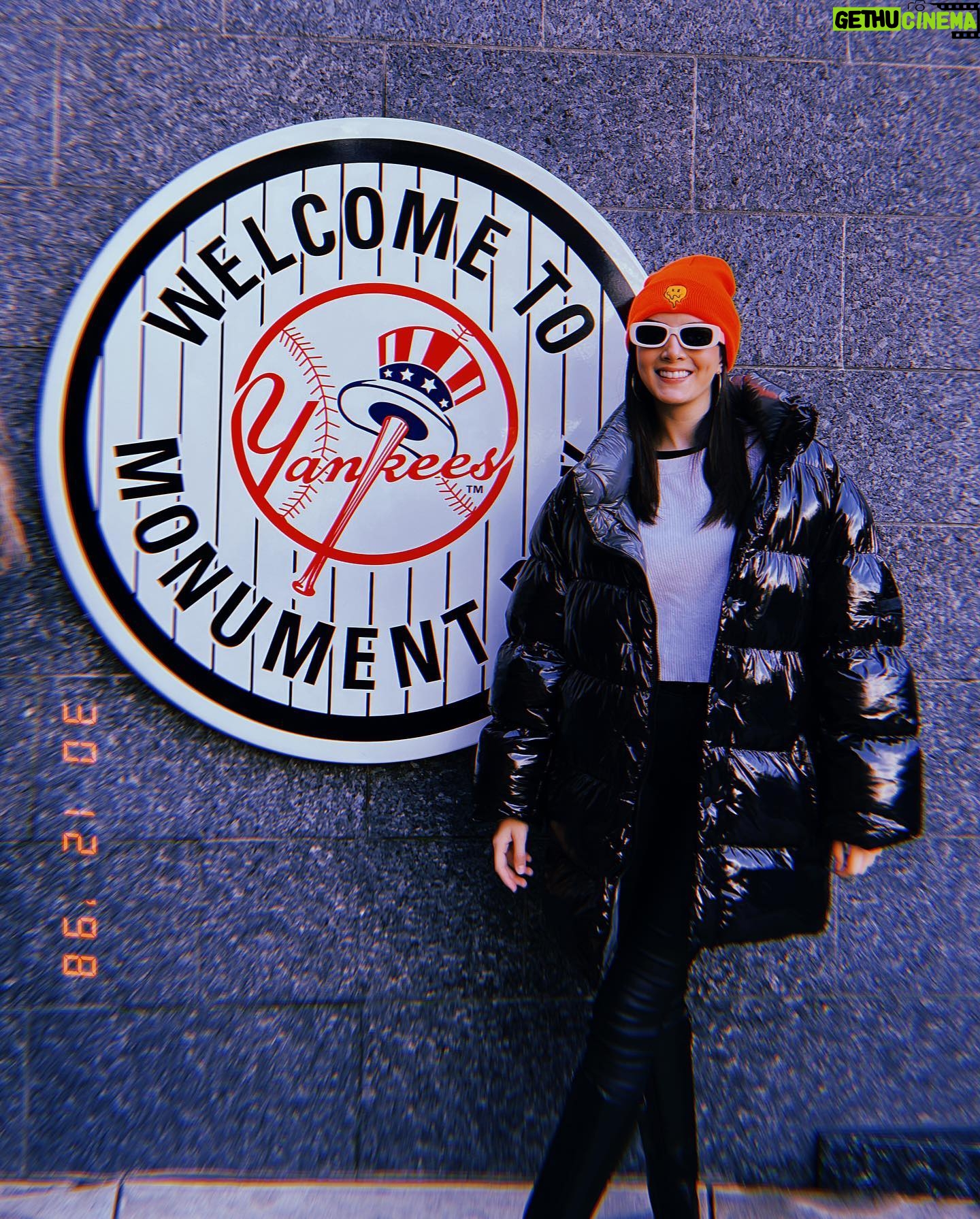 Ana Pau Castell Instagram - She’s… ✨a New York girl ✨ Me di cuenta que no había subido nada del viaje así que les dejo este top 10 de mis fotos favoritas 💙🌃