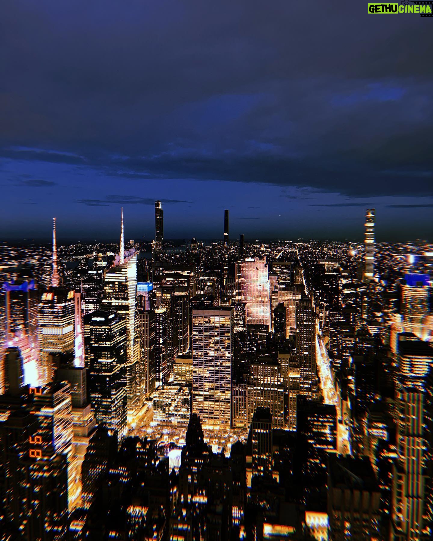 Ana Pau Castell Instagram - She’s… ✨a New York girl ✨ Me di cuenta que no había subido nada del viaje así que les dejo este top 10 de mis fotos favoritas 💙🌃