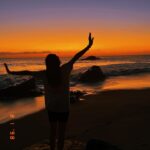 Ana Pau Castell Instagram - Así como dice mi playera: Let’s watch the sunset ☀️💛!!!