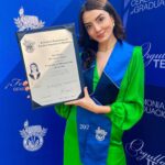 Ana Pau Castell Instagram - Oficialmente Licenciada en Administración Financiera 💙🎓!!! Oigan que aventura fue estudiar una carrera mientras le hacíamos a la artisteada, toda una experiencia (no se si recomiendo jajaja) pero LO LOGRAMOS ✨!!! Esto también es para mi madre hermosa y mi papá que los amo con todo mi corazón y les agradezco infinitamente el esfuerzo y el amor que me dieron durante este camino @lourdes.chavez.7731 @juliocesarhernandezmora74 !! Gracias a mis compañeros que me salvaron el pellejo varías veces cuando se andaba en el trabajo jaja !! Gracias Dios ! Gracias vida ! 🙏🏻 Orgullo Tec 💙 @tecdemonterrey Que chingona experiencia!! Estoy feliz bye…
