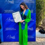 Ana Pau Castell Instagram - Oficialmente Licenciada en Administración Financiera 💙🎓!!! Oigan que aventura fue estudiar una carrera mientras le hacíamos a la artisteada, toda una experiencia (no se si recomiendo jajaja) pero LO LOGRAMOS ✨!!! Esto también es para mi madre hermosa y mi papá que los amo con todo mi corazón y les agradezco infinitamente el esfuerzo y el amor que me dieron durante este camino @lourdes.chavez.7731 @juliocesarhernandezmora74 !! Gracias a mis compañeros que me salvaron el pellejo varías veces cuando se andaba en el trabajo jaja !! Gracias Dios ! Gracias vida ! 🙏🏻 Orgullo Tec 💙 @tecdemonterrey Que chingona experiencia!! Estoy feliz bye…