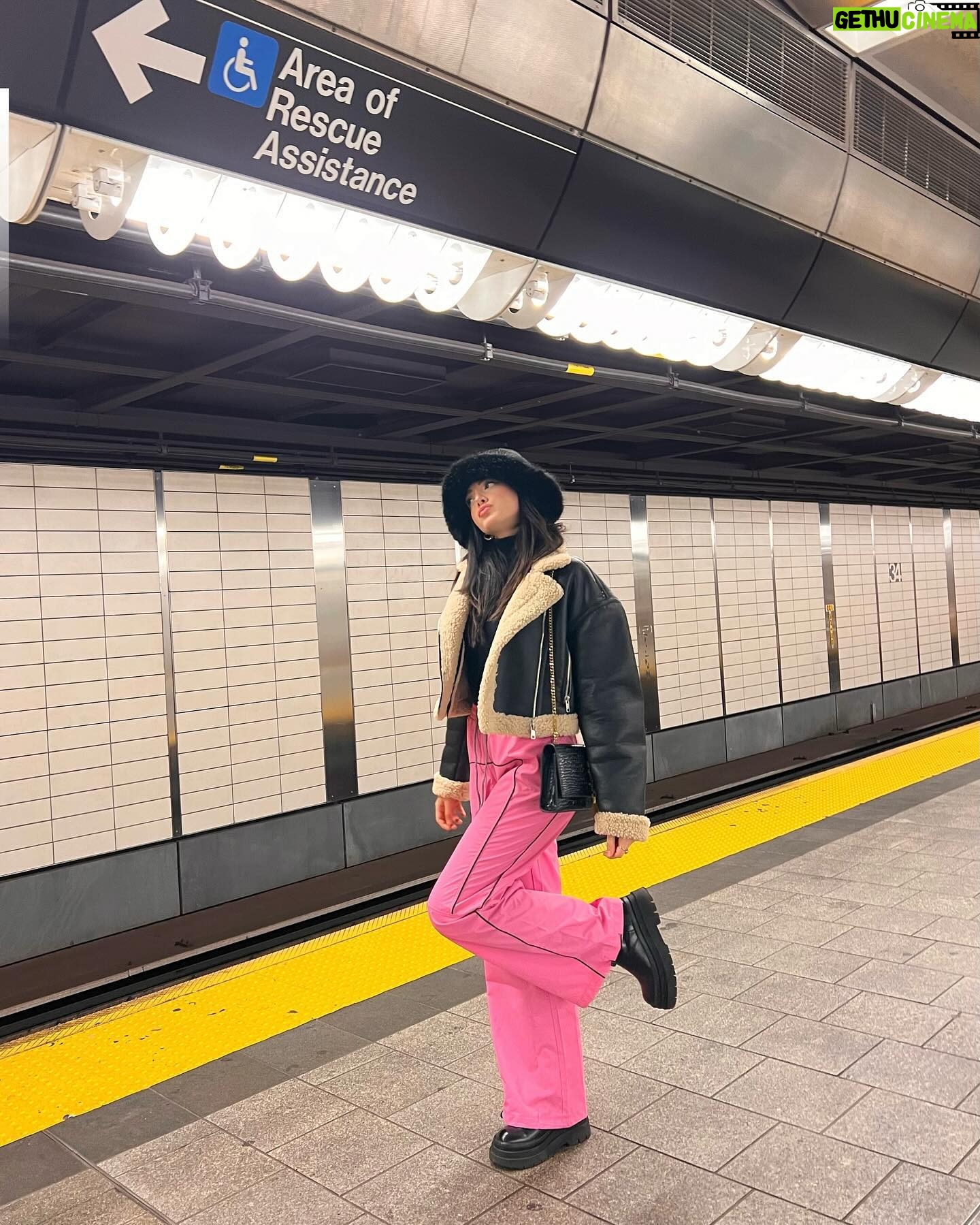 Ana Pau Castell Instagram - life lately…💋