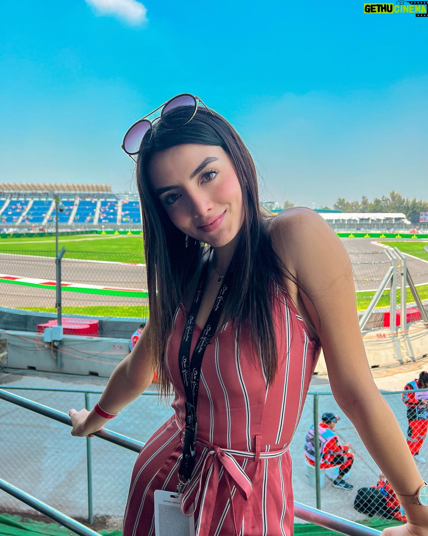 Ana Pau Castell Instagram - Les confieso que si me gustaron las carreritassss #f1 ay si 🏁❤️🔥