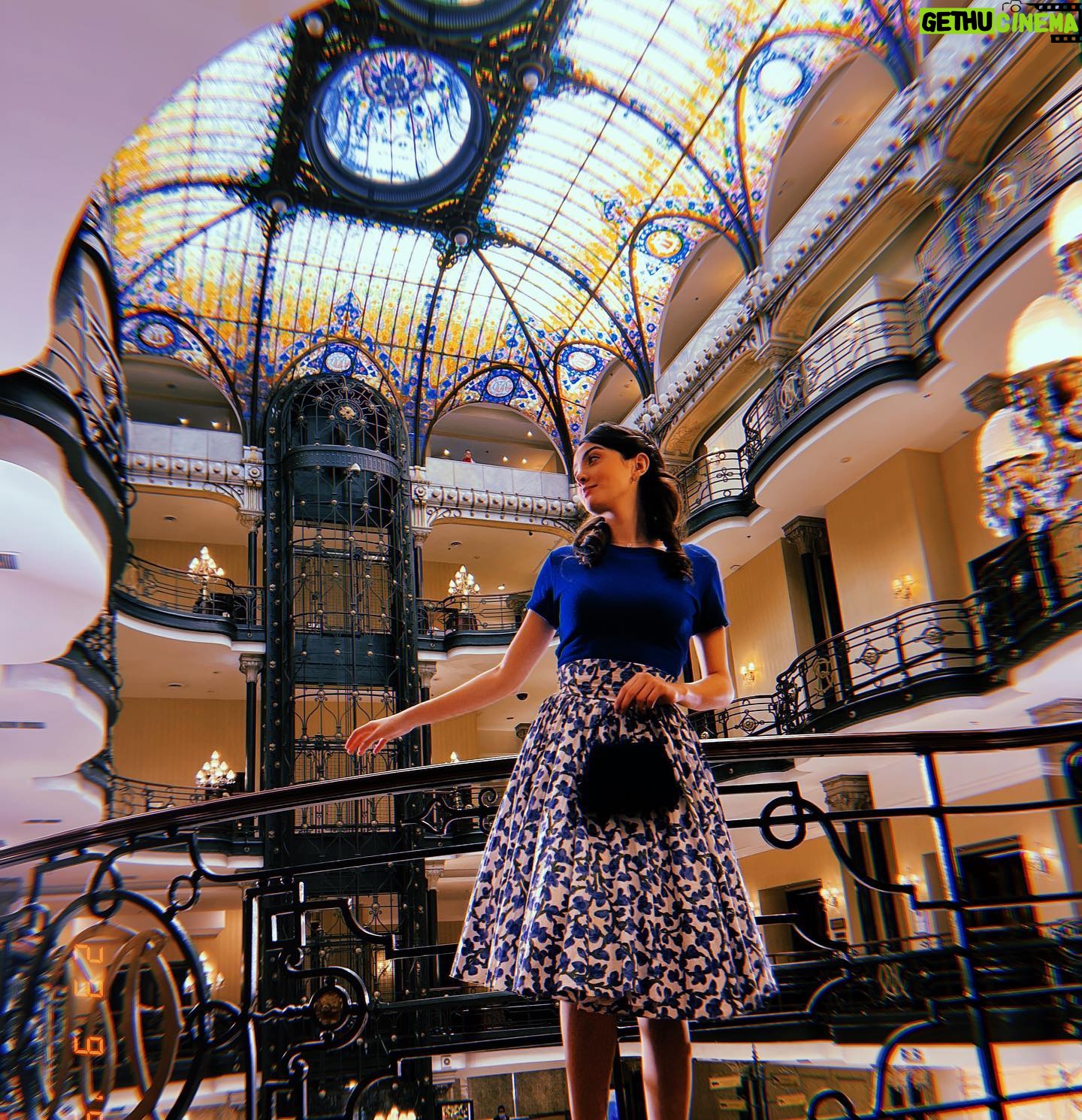 Ana Pau Castell Instagram - Me despido de este personaje tan bonito que llegó de sorpresa a traerme cosas increíbles 🥹🤍, estoy muy muy agradecida por todo el aprendizaje, de trabajar con gente tan linda y de las amistades que hice. Ya quiero que conozcan a Dolores, la van a ODIAR jaja (poquito). Se fue muy rápidoo AHHHH 💔…. Se nos acaba pero algo se viene !!! 🙏🏻✨ GRACIAS @telemundo @mariabadillot @pardoanilu por confiar en mi ♥️ Mis direcsss 🔝 @soyvaroni @felipeaguilardulce @dgavidia2000 @mark_ito A mi equipo @talentoas por un proyecto más juntos 🤞🏻 Los vestuarios tan hermosos de @yfoltzer @hannahdelsol Y a todos mis compañeros (los adoro bye) ♥️ Gracias Dios 🙏🏻!! EL CONDE MUY PRONTO