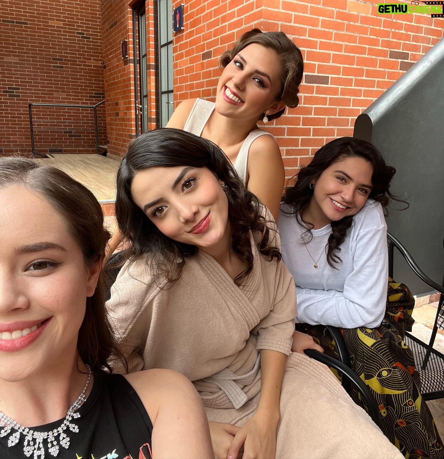 Ana Pau Castell Instagram - Me despido de este personaje tan bonito que llegó de sorpresa a traerme cosas increíbles 🥹🤍, estoy muy muy agradecida por todo el aprendizaje, de trabajar con gente tan linda y de las amistades que hice. Ya quiero que conozcan a Dolores, la van a ODIAR jaja (poquito). Se fue muy rápidoo AHHHH 💔…. Se nos acaba pero algo se viene !!! 🙏🏻✨ GRACIAS @telemundo @mariabadillot @pardoanilu por confiar en mi ♥️ Mis direcsss 🔝 @soyvaroni @felipeaguilardulce @dgavidia2000 @mark_ito A mi equipo @talentoas por un proyecto más juntos 🤞🏻 Los vestuarios tan hermosos de @yfoltzer @hannahdelsol Y a todos mis compañeros (los adoro bye) ♥️ Gracias Dios 🙏🏻!! EL CONDE MUY PRONTO