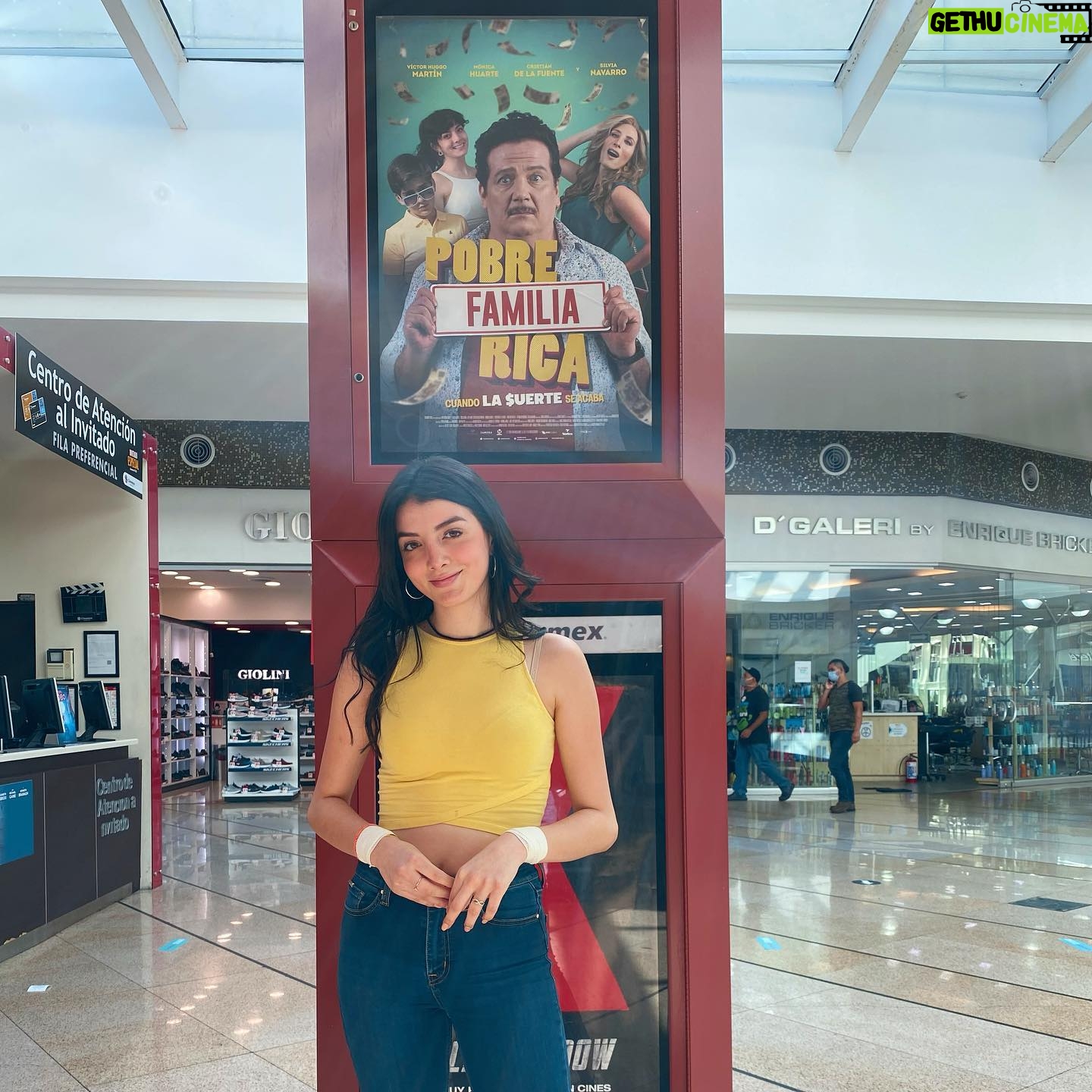 Ana Pau Castell Instagram - ES HOY‼️ES HOY ‼️ Después de años de espera y una pandemia mundial jajaja…Hoy se estrena Pobre Familia Rica en renta/ compra por Amazon Prime Video, Cinepolis Klic, Google- YouTube, iTunes e Izzi !! Les presento a Sofía Torres …le tengo un cariño muy especial a este proyecto, llegó para cambiarme la vida y espero que ustedes la disfruten tanto como yo 💛 VAYAN A VERLA YA !! Quiero agradecer a todos los que fueron parte de este proyecto, a mi mamá tan increíble @monicahuarte, a mi bichito @victorhmartin y a mi hermanito chiquito que ya no está tan chiquito jaja @jaimaqueo Gracias a mi director por confiar en mi @gerardomoranc y a @pepecuervocasting por darme la oportunidad, siempre voy a estar infinitamente agradecida con ustedes 🥹!!! Y también a todos mis compañeros que sin ellos no sería lo mismo !! @silvianavarroyya @mikel.mateos @iamdelafuente @oficialmariachacon @carlosgaticamx @reynaldo_rossano @gustavoegelhaaf @michihart @oficialmijares GRACIAS !! @zamorafilms @dbirmanripstein @itsmme @diamondfilmsmex @thr3media @tani.benitez @edher_campos @fromlamanchatomexico Por último a mi agencia @talentoas @almyssilgado que con este proyecto comenzamos juntos ✨! Con mucho amor, Pobre Familia Rica 🍀💵