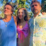 Ana Pauls Instagram - Este post es para ellos. Estos señores que ahora son un año más grandes. Más grandes personas, hermanos, hermosos, tíos, padres, amigos. Vengo a Argentina estratégicamente para no perderme sus aniversarios de vida. Porque quiero celebrarlos siempre. Celebrar que existen y que están en mi vida. Un año más de disfrutarlos a la distancia y muy intensamente cuando estamos cerca. Nuestro papá nunca fue de remarcar el valor de la familia pero se lo dio. No sé si la familia es lo más importante para todos pero la mía sí lo es para mí. Y ustedes son los pilares y creadores de una familia hermosa de la que afortunadamente soy parte. Y unos tíos soñados para mi Bendi. No había mejores, posta. La fortuna de tenerlos es inconmensurable. Con ustedes la vida es un juego y yo ya gané. Gracias Diosite, Universo y Pacha por estos hermanos que me diste. Prometo honrarlos, valorarlos, respetarlos, admirarlos, acompañarlos desde que nací en adelante, para bien y para mal, en la riqueza y en la pobreza, en salud y en enfermedad, para amarlos y cuidarlos hasta que la muerte nos separe. Después vemos. Hasta ese entonces seguiremos disfrutando la vida juntos. Los amo forchiii Amennnn