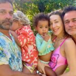 Ana Pauls Instagram - Este post es para ellos. Estos señores que ahora son un año más grandes. Más grandes personas, hermanos, hermosos, tíos, padres, amigos. Vengo a Argentina estratégicamente para no perderme sus aniversarios de vida. Porque quiero celebrarlos siempre. Celebrar que existen y que están en mi vida. Un año más de disfrutarlos a la distancia y muy intensamente cuando estamos cerca. Nuestro papá nunca fue de remarcar el valor de la familia pero se lo dio. No sé si la familia es lo más importante para todos pero la mía sí lo es para mí. Y ustedes son los pilares y creadores de una familia hermosa de la que afortunadamente soy parte. Y unos tíos soñados para mi Bendi. No había mejores, posta. La fortuna de tenerlos es inconmensurable. Con ustedes la vida es un juego y yo ya gané. Gracias Diosite, Universo y Pacha por estos hermanos que me diste. Prometo honrarlos, valorarlos, respetarlos, admirarlos, acompañarlos desde que nací en adelante, para bien y para mal, en la riqueza y en la pobreza, en salud y en enfermedad, para amarlos y cuidarlos hasta que la muerte nos separe. Después vemos. Hasta ese entonces seguiremos disfrutando la vida juntos. Los amo forchiii Amennnn