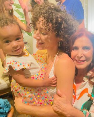 Ana Pauls Instagram - Feliz cumple Mamirta!
Gracias por hacernos adentro tuyo. Si hay algo que hiciste bien en esta vida somos nosotras. Tu interior fue el mejor monoambiente en el que viví. Y aunque después me diste otras casas tu cuerpo siempre va a ser mi hogar preferido. Gracias por ser la mejor mamushka. Te amamos hasta el infinito y más allá 🚀✨💗