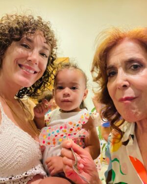 Ana Pauls Instagram - Feliz cumple Mamirta!
Gracias por hacernos adentro tuyo. Si hay algo que hiciste bien en esta vida somos nosotras. Tu interior fue el mejor monoambiente en el que viví. Y aunque después me diste otras casas tu cuerpo siempre va a ser mi hogar preferido. Gracias por ser la mejor mamushka. Te amamos hasta el infinito y más allá 🚀✨💗