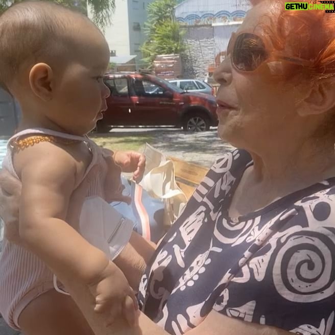 Ana Pauls - 10.1K Likes - Feliz cumple Mamirta!
Gracias por hacernos adentro tuyo. Si hay algo que hiciste bien en esta vida somos nosotras. Tu interior fue el mejor monoambiente en el que viví. Y aunque después me diste otras casas tu cuerpo siempre va a ser mi hogar preferido. Gracias por ser la mejor mamushka. Te amamos hasta el infinito y más allá 🚀✨💗