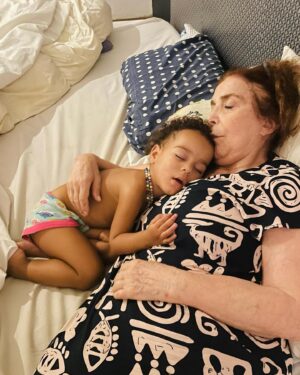 Ana Pauls Instagram - Feliz cumple Mamirta!
Gracias por hacernos adentro tuyo. Si hay algo que hiciste bien en esta vida somos nosotras. Tu interior fue el mejor monoambiente en el que viví. Y aunque después me diste otras casas tu cuerpo siempre va a ser mi hogar preferido. Gracias por ser la mejor mamushka. Te amamos hasta el infinito y más allá 🚀✨💗