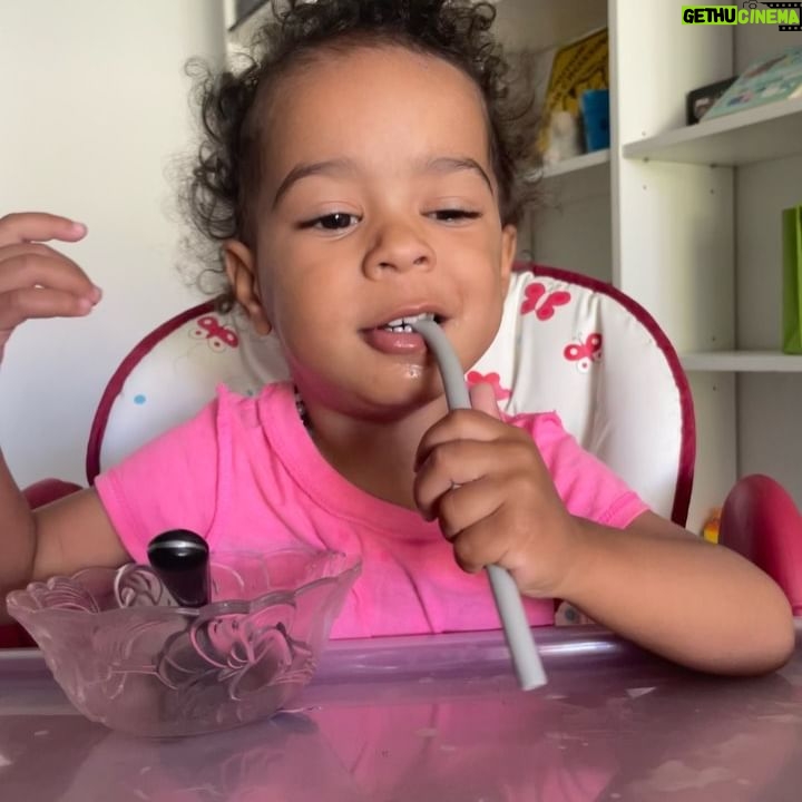 Ana Pauls - 10.1K Likes - Feliz cumple Mamirta!
Gracias por hacernos adentro tuyo. Si hay algo que hiciste bien en esta vida somos nosotras. Tu interior fue el mejor monoambiente en el que viví. Y aunque después me diste otras casas tu cuerpo siempre va a ser mi hogar preferido. Gracias por ser la mejor mamushka. Te amamos hasta el infinito y más allá 🚀✨💗