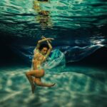 Ana Pauls Instagram - Feliz de anunciar el lanzamiento de mi carrera como modelo underwater! 🧜🏼‍♀️ Gracias a todos por su apoyo en este momento tan especial para mí. Sé que ya nadie me sigue por mí sino por la Bendi pero agradecería si me dejan pretender que tengo una vida además de ser su mamá. Cuál es su foto favorita? Les leo y les tkm 👀❤️ PH @h2wupix