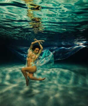 Ana Pauls Instagram - Feliz de anunciar el lanzamiento de mi carrera como modelo underwater! 🧜🏼‍♀️
Gracias a todos por su apoyo en este momento tan especial para mí. Sé que ya nadie me sigue por mí sino por la Bendi pero agradecería si me dejan pretender que tengo una vida además de ser su mamá. 
Cuál es su foto favorita? 
Les leo y les tkm 👀❤️

PH @h2wupix