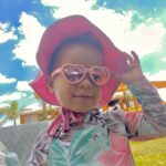 Ana Pauls Instagram - Hoy cumple 2 años esta Bendi del amor! 🎂 Cuando te nombré no sabía cuánto honor le ibas a hacer a tu nombre. Amo que seas mi hija porque sos muy genia, buena, dulce, inteligente, aventurera, valiente, fuerte, carismática, compañera, hermosísima y si bien todo el mérito es tuyo me re llevo los créditos que pueda. Es un orgullo ser tu mamá. Si vivir estaba bueno antes de tenerte, ahora es una fiesta. Traes alegría a todo el que se te cruce. Brindo por vos, por esa sonrisa que es pura dopamina y por este placer que es verte crecer. Chin chin! Feliz cumple reina de todos mis reinos! Te amo ❤️