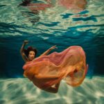Ana Pauls Instagram - Feliz de anunciar el lanzamiento de mi carrera como modelo underwater! 🧜🏼‍♀️ Gracias a todos por su apoyo en este momento tan especial para mí. Sé que ya nadie me sigue por mí sino por la Bendi pero agradecería si me dejan pretender que tengo una vida además de ser su mamá. Cuál es su foto favorita? Les leo y les tkm 👀❤️ PH @h2wupix