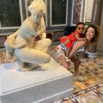 Ana Pauls Instagram - Cosuchis que pasaron: Fuimos a la Getty Villa y nos sacamos foto con Venus y su Bendi Cupido 💘 Para alegría de muchis la Bendi empezó las clases de danza y tap 🩰 Fuimos a la playa y tuvimos conflictos con el concepto. También tuvimos discusiones imaginarias frente al espejo cómo todo buen ser humano. Aprendimos letras como la F de flor. Me transportó una caja por todo el pasillo hasta casa y entendí para qué había tenido una hija. Dibujamos y comimos pollo vegano. Feliz domingo amiguis ✨